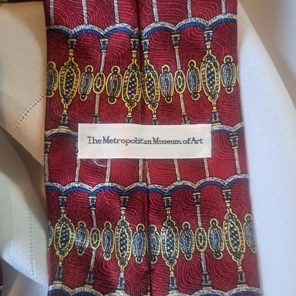The Metropolitan Museum Of Art Silk Neck Tie - Picture 2 of 4